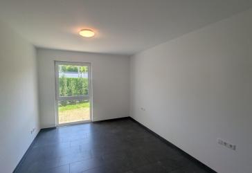 Moderne Gartenwohnung im Erstbezug – Terrasse, EBK, Tiefgarage & Aufzug in Kirchheim a. N.