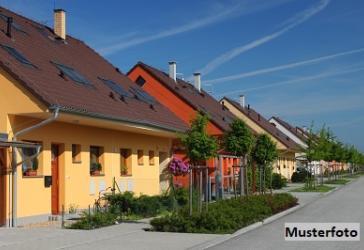 Doppelhaushälfte mit Garage und Garten