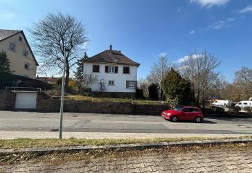 Freistehende Kaffeemühlenhaus Villa mit Naturgarten