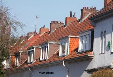 Reihenendhaus mit Garten und Stellplätzen