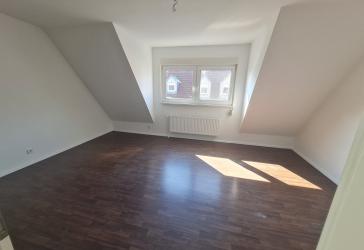 Schöne und helle 2 Zimmer Dachgeschosswohnung ab dem 01.09.26