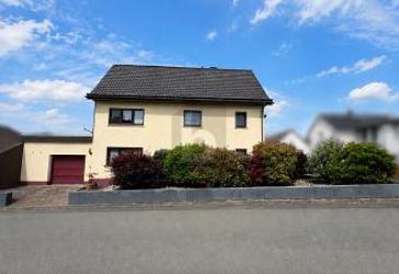 FAMILIENGLÜCK MIT ZUSÄTZLICHEM BAUGRUNDSTÜCK