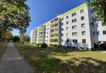 Ruheoase im Grünen: Familienfreundliche 4-Raumwohnung mit Balkon