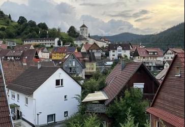 BESCHAULICHES KLEINES FACHWERKHAUS