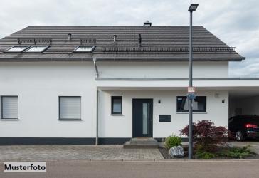 Einfamilienhaus, Anbau und Garage - provisionsfrei