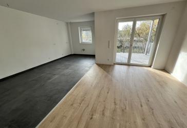 Schöne 2 Zimmer Wohnung mit Personenaufzug und Balkon in Grünheide nahe FLUGHAFEN (BER) und TESLA
