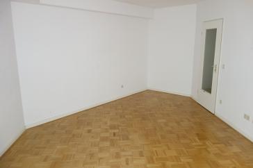 EXKLUSIV BILK NÄHE UNI HELL + RUHIG RENOVIERT KOMPLETT PARKETT DUSCHBAD TG-STELLPL. 1.OG / AUFZUG – Düsseldorf – Vorschaubild 3