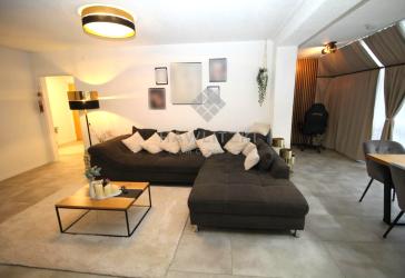 Renovierte 3 Zimmerwohnung, Klima, Küche, teilmöbl., Kfz-Stellplatz im 1. OG zum Mieten!