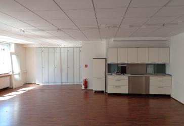 EXKLUSIV NÄHE HAUPTBAHNHOF PROVISIONSFREI MODERNES BÜRO 5 RÄUME(TEILBAR) 2 WC`S EINBAUKÜCHE AUFZUG