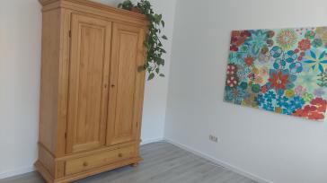 Gemütlich eingerichtete moderne 2ZKB Wohnung; löffelfertig, ebenerdig mit möbliertem Aussensitz im Carport. – Siegen – Vorschaubild 11