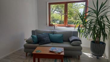 Gemütlich eingerichtete moderne 2ZKB Wohnung; löffelfertig, ebenerdig mit möbliertem Aussensitz im Carport. – Siegen – Vorschaubild 12