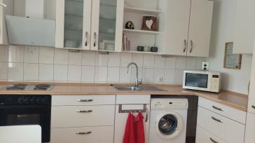 Gemütlich eingerichtete moderne 2ZKB Wohnung; löffelfertig, ebenerdig mit möbliertem Aussensitz im Carport. – Siegen – Vorschaubild 4