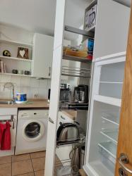 Gemütlich eingerichtete moderne 2ZKB Wohnung; löffelfertig, ebenerdig mit möbliertem Aussensitz im Carport. – Siegen – Vorschaubild 5