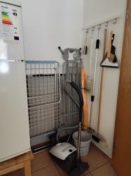 Gemütlich eingerichtete moderne 2ZKB Wohnung; löffelfertig, ebenerdig mit möbliertem Aussensitz im Carport. – Siegen – Vorschaubild 6