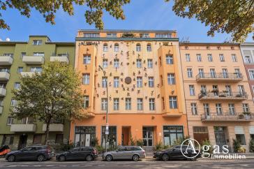 Modernisierte 2-Zimmer-Altbauwohnung mit großzügigem Balkon in Berlin-Moabit