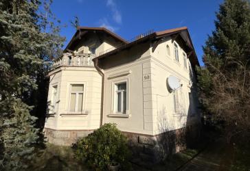 Radebeul: Villa mit Bauplatz und Weinbergblick