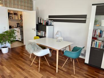 EXKLUSIVE WOHNUNG LUXURIÖS MÖBLIERT IN AUßERGEWÖHNLICHER LAGE SÜD-BALKON PARKETT NÄHE VOLKSGARTEN – Düsseldorf – Vorschaubild 4