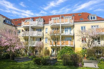 GEPFLEGTE 2-RAUM WOHNUNG MIT 2 BALKONEN UND TIEFGARAGENSTELLPLATZ