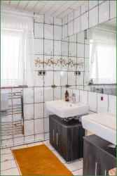 Meisenweg in Burscheid: 4 Zimmer-Wohnung mit dem Wohngefühl eines Hauses - "Dach"-Terrasse, Garten – 51399 Burscheid – Vorschaubild 7