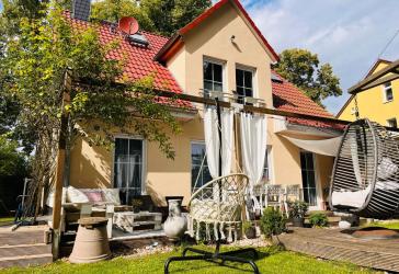 freistehendes Einfamilienhaus mit Pool, neuwertig, in bester Wohnlage von Falkensee, hoher Wohnkomfort