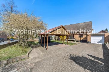 Großes Einfamilienhaus mit Einliegerwohnung, Garage, Carport, Keller und Kamin – Meine / Wedesbüttel – Vorschaubild 2