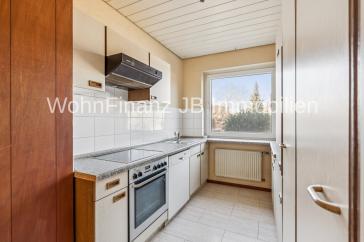 Großes Einfamilienhaus mit Einliegerwohnung, Garage, Carport, Keller und Kamin – Meine / Wedesbüttel – Vorschaubild 6