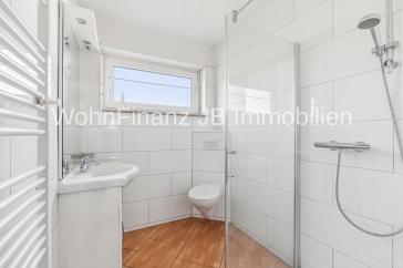 Großes Einfamilienhaus mit Einliegerwohnung, Garage, Carport, Keller und Kamin – Meine / Wedesbüttel – Vorschaubild 9