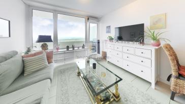 Gepflegte 2-Zimmer-Eigentumswohnung mit Panorama-Blick im 19. Stock in Köln-Poll