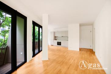 WIE EIN BAUMHAUS! Gemütliche 2 Zimmer Wohnung mit ca. 78m², EBK, Concierge und Gym in Berlin-Mitte! – Bild 1 von 11