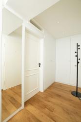 Exklusive 3-Zimmer-Wohnung mit Balkon, Einbauküche, Garage und Stellplatz in Düsseldorf Düsseltal – Düsseldorf – Vorschaubild 2