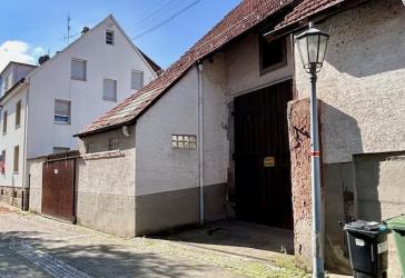 Dreifamilienhaus mit Doppelgarage u. Scheune für Anpacker oder Investoren TOP PREIS !