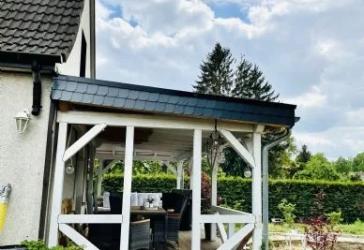 saniertes Einfamilienhaus mit Grundstück,große Veranda,Pool-Vorbereitung,grüne und ruhige Idylle,wird