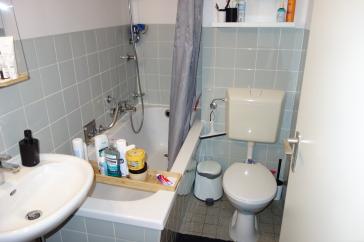 KOMFORT WOHNUNG IN URDENBACH HELL UND RUHIG KOMPLETT LAMINAT WANNENBAD 2 ZIMMER / 3. ETAGE (DG) – Düsseldorf – Vorschaubild 8