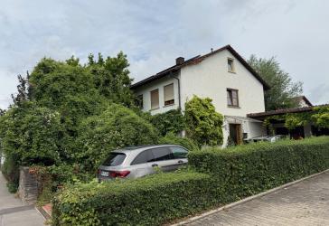 Brack.-Hausen: Teilrenoviertes 2 Fam.-Haus mit Gewerbeanbau/ Gewächshaus