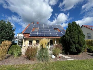 EXKLUSIVES EINFAMILIENHAUS IN RUHIGER UND GRÜNER LAGE VON BÜHLAU