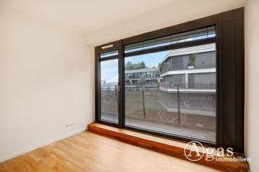 Großzügige und helle 3 Zimmer Wohnung mit ca. 85m², EBK, Concierge und Gym in Berlin-Mitte! – Vorschaubild 3