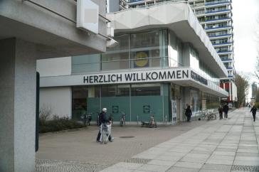 Große und helle 4 Zimmer-Wohnung mit 2 Balkonen, beste City-Infrastruktur, 270° Panorama-Blick über Berlin – 10117 Berlin – Vorschaubild 24