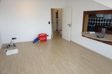 EXKLUSIV AM LESSINGPLATZ HELL + RUHIG RENOVIERT INKL. EINBAUKÜCHE LAMINAT DUSCHBAD 5. ETAGE/OBERBILK – Düsseldorf – Vorschaubild 3