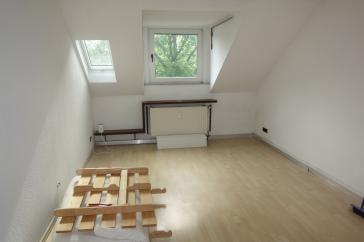 EXKLUSIV AM LESSINGPLATZ HELL + RUHIG RENOVIERT INKL. EINBAUKÜCHE LAMINAT DUSCHBAD 5. ETAGE/OBERBILK – Düsseldorf – Vorschaubild 4