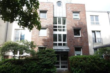 EXKLUSIV BILK NÄHE UNI HELL + RUHIG ERDGESCHOSS MIT TERRASSE KOMPLETT PARKETT WANNENBAD TG-STELLPL. – Düsseldorf – Vorschaubild 16