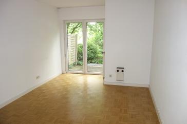 EXKLUSIV BILK NÄHE UNI HELL + RUHIG ERDGESCHOSS MIT TERRASSE KOMPLETT PARKETT WANNENBAD TG-STELLPL. – Düsseldorf – Vorschaubild 4