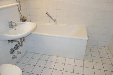 EXKLUSIV BILK NÄHE UNI HELL + RUHIG ERDGESCHOSS MIT TERRASSE KOMPLETT PARKETT WANNENBAD TG-STELLPL. – Düsseldorf – Vorschaubild 8