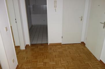 EXKLUSIV BILK NÄHE UNI HELL + RUHIG ERDGESCHOSS MIT TERRASSE KOMPLETT PARKETT WANNENBAD TG-STELLPL. – Düsseldorf – Vorschaubild 9