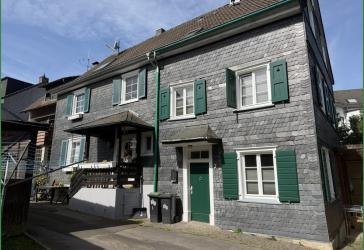 > SANIERT< : Denkmalgeschütztes Fachwerkhaus / DHH - Schuppen - Keller in Burscheid